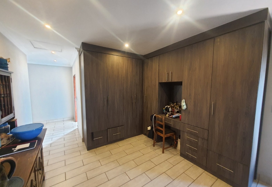 5 Bedroom Property for Sale in Rietfontein A H North West